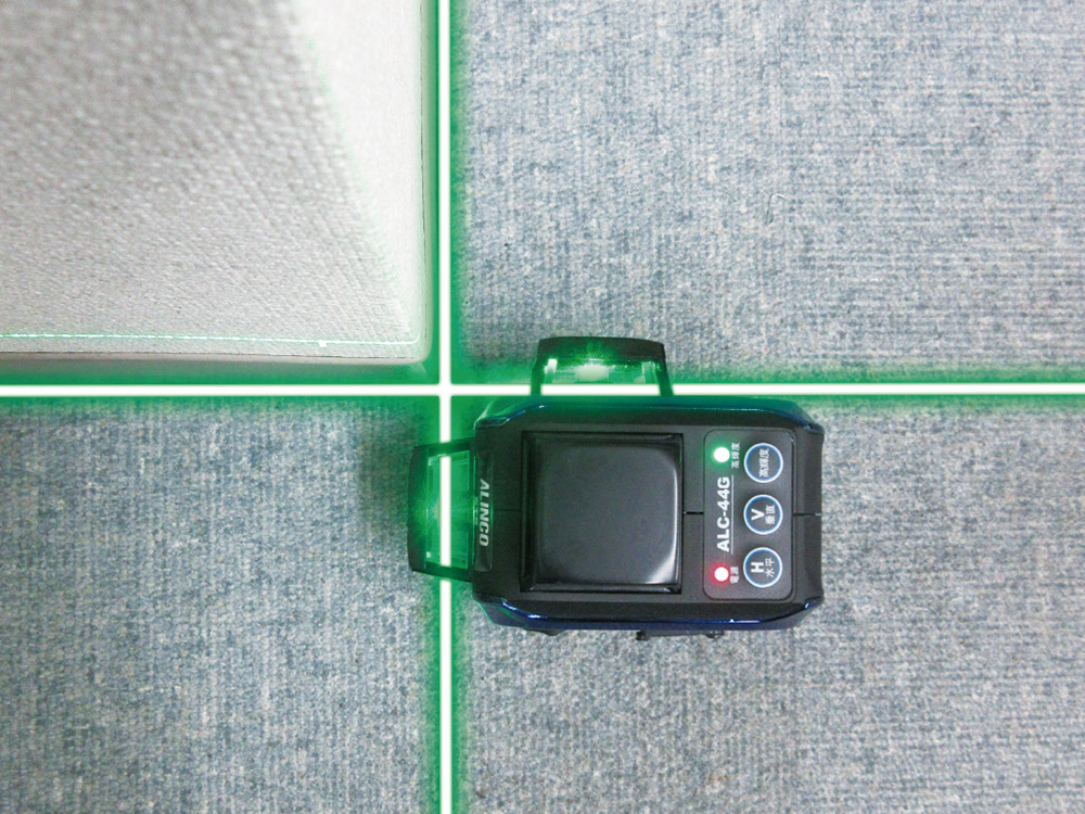 ダークグリーン ストライプ皿 波佐見焼｜ジャングリラシリーズ【natural69】公式オンラインショップ